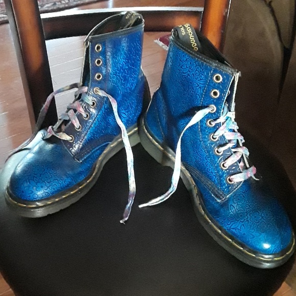 dr martens floral emboss